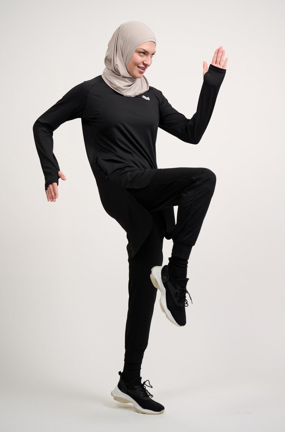 The Staple Modest Sports Dress Black – Dignitii Activewear